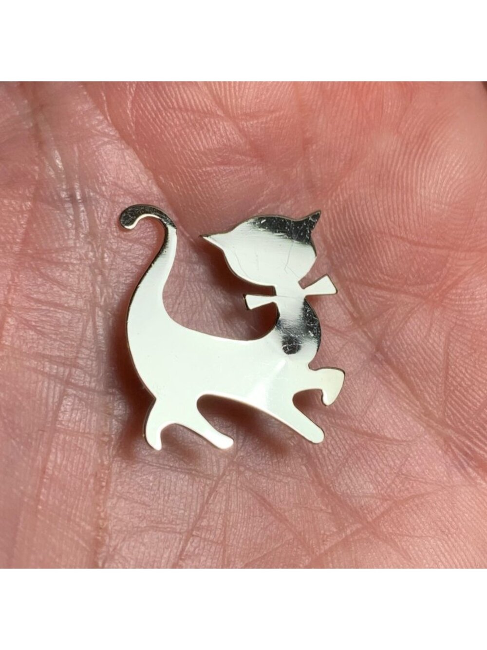 Whimsical Cat Design Sterling Silver 925 Brooch Size 0.75'' Width